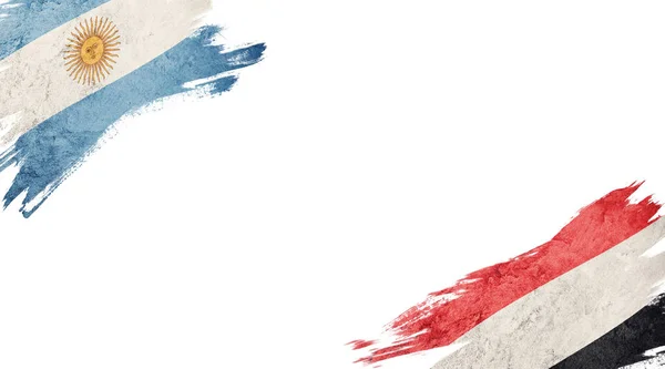 白色背景下的阿根廷和也门国旗 — 图库照片